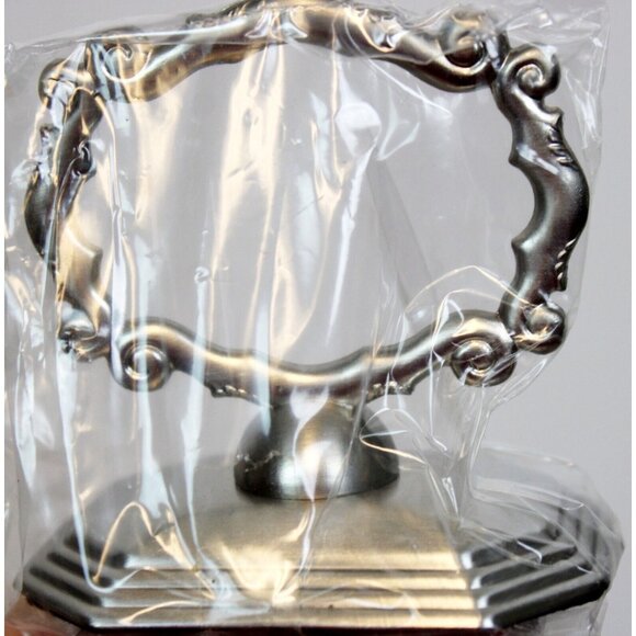 Southern Living Redmont Heirloom Napkin Rings #40980 Brushed Nickle Stands Table - Picture 4 of 8